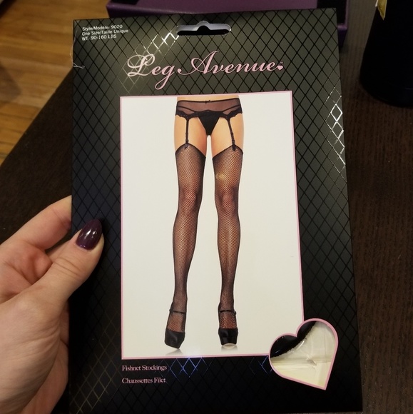 NIB Fishnet Stockings By Leg Ave style #9020 - Picture 2 of 2